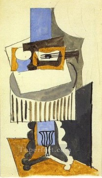  Abierta Lienzo - Naturaleza muerta sobre una mesa pedestal frente a una ventana abierta 1919 Pablo Picasso